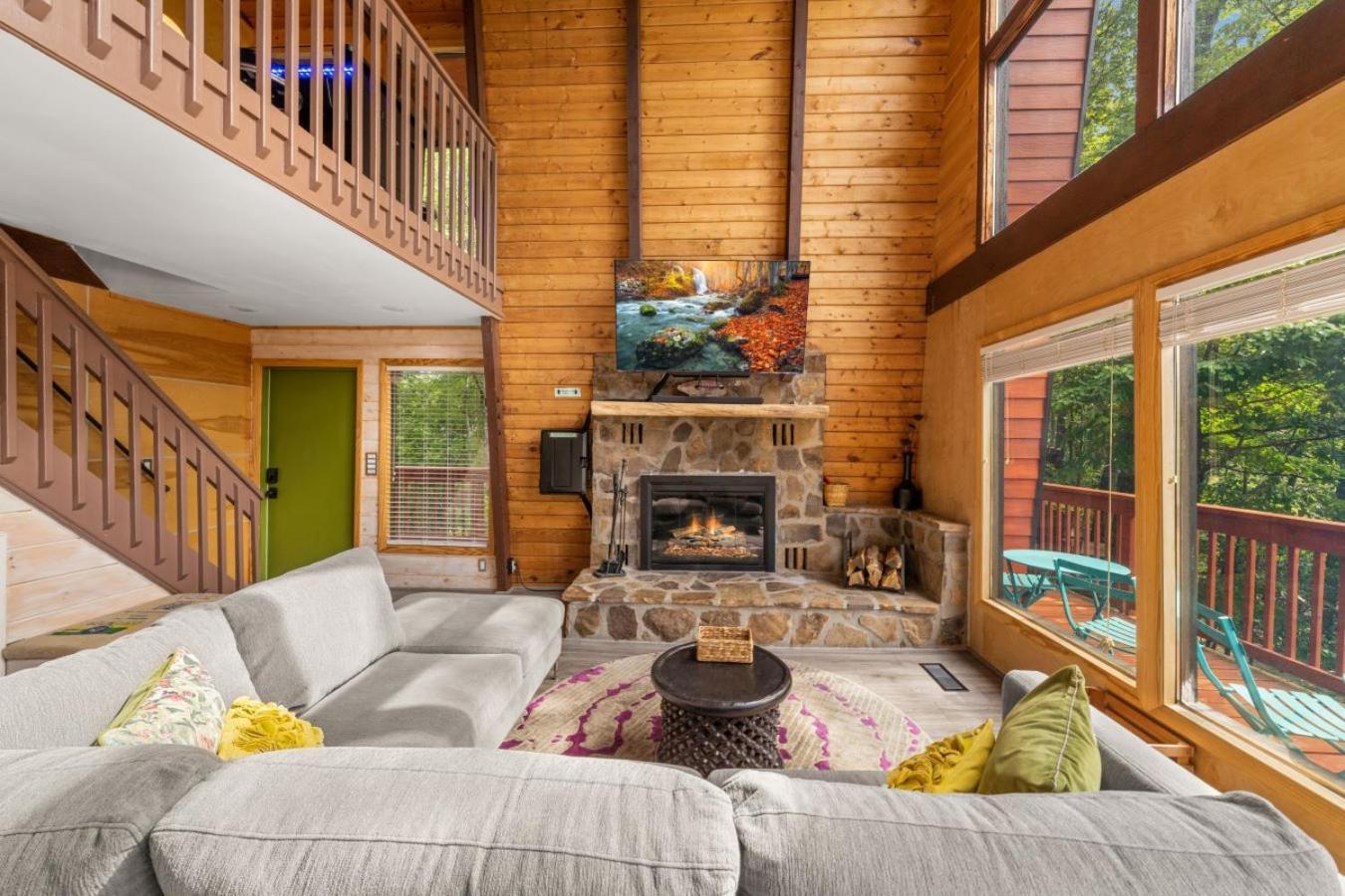 Treetops Chalet - 3Bd/2Bt Boutique Cabin W/Mt Leconte Views In Гатлінбург Екстер'єр фото