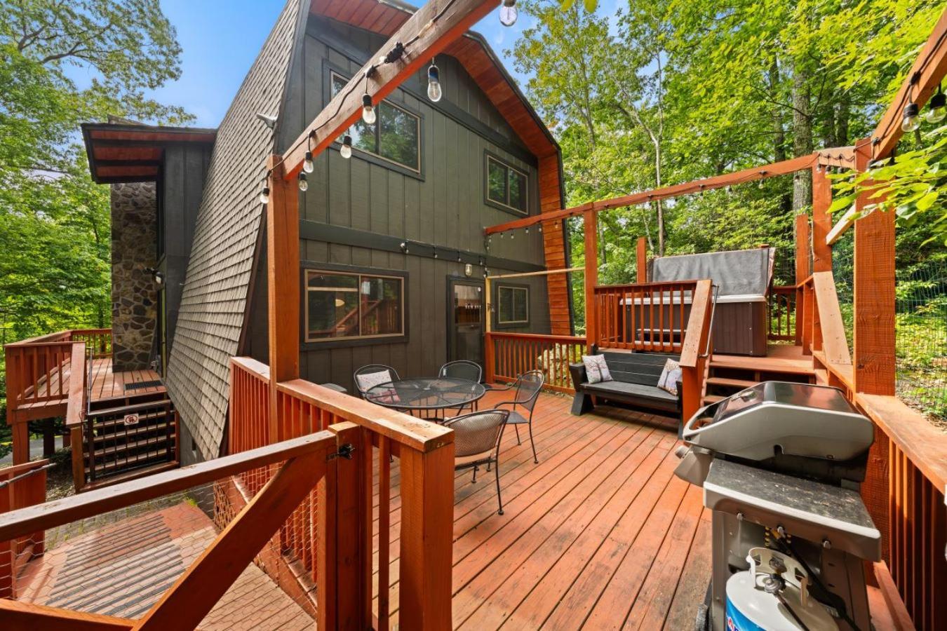 Treetops Chalet - 3Bd/2Bt Boutique Cabin W/Mt Leconte Views In Гатлінбург Екстер'єр фото